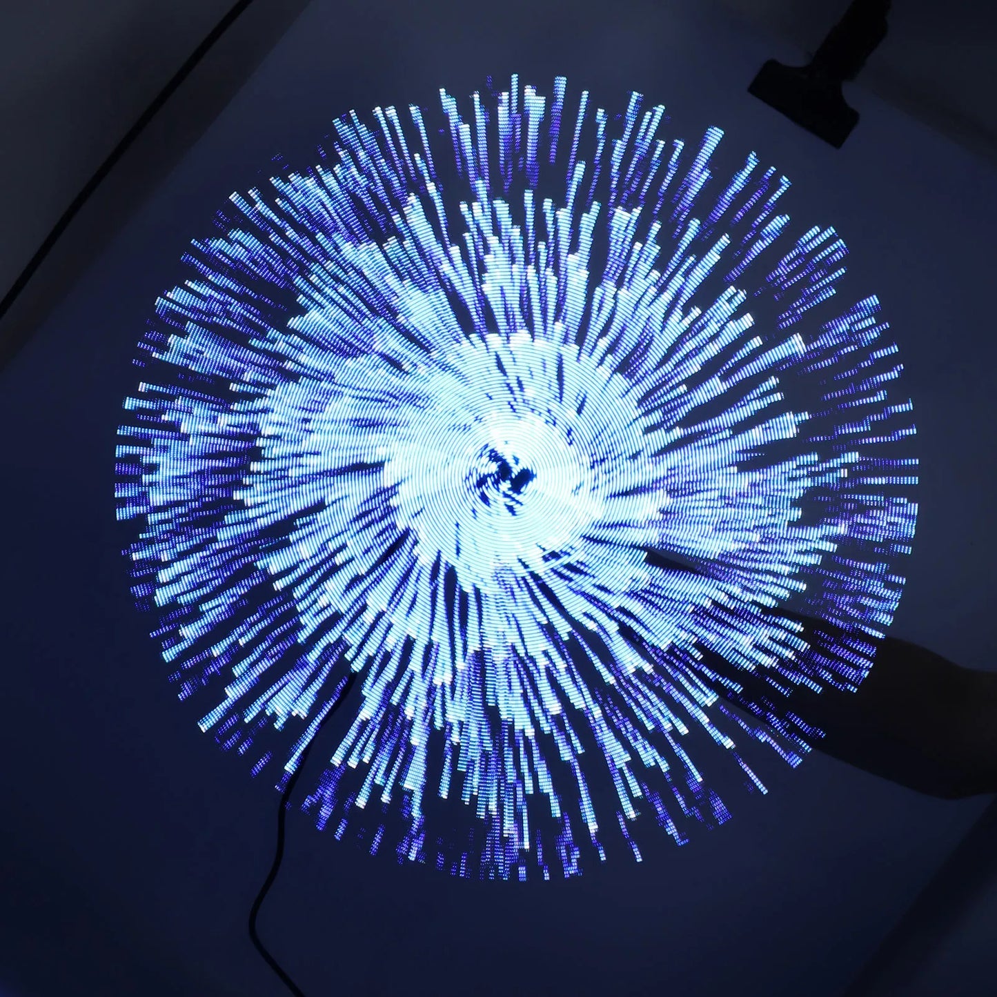3D-hologramski ventilator z 224 LED-lučmi